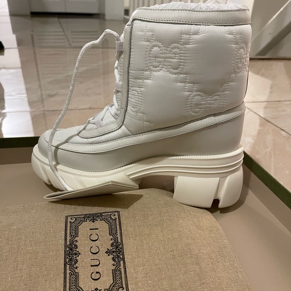 BRAND NEW puffer white gucci boots - Picture 4 of 7